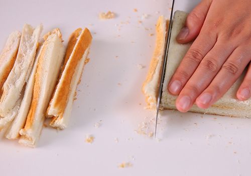 sandswich cuộn xúc xích