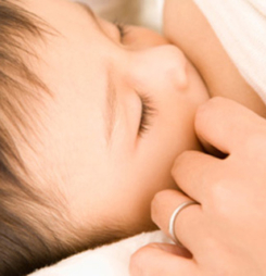 Mẹ nên làm gì khi trẻ bị dị ứng sữa