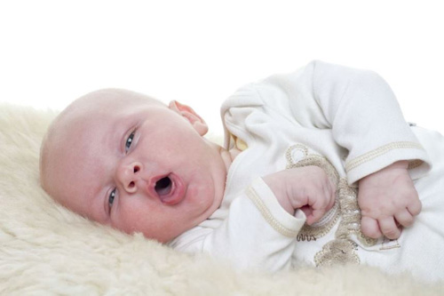 Dấu hiệu trẻ sơ sinh bị ho đã biến chứng cần cảnh giác - 1