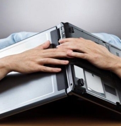 Cách khắc phục tình trạng laptop cũ bị tắt đột ngột