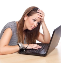 Nguyên nhân và cách khắc phục tình trạng laptop cũ bật lên là tắt